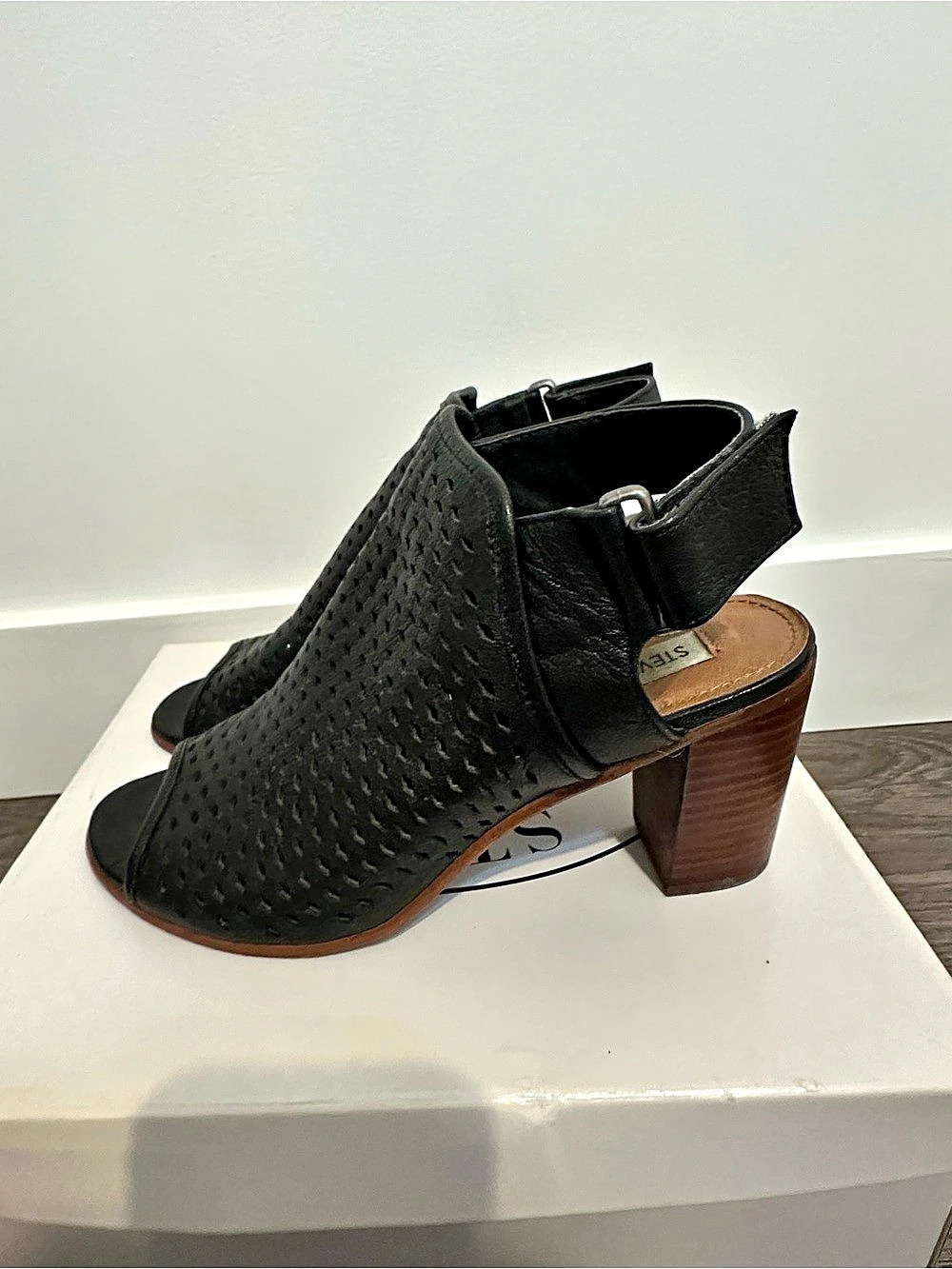 Steve Madden Black Peep Toe Heels US 7